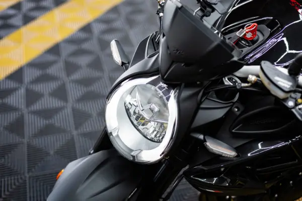 MV Agusta Brutale R 6