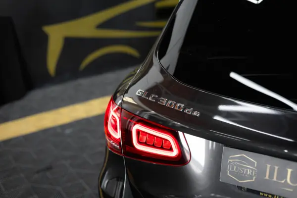 Mercedes-Benz GLC 300 de 4Matic 9G-TRONIC AMG Line 10