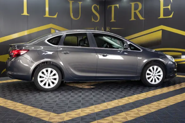 Opel Astra 1.4 T Selection GPL 4