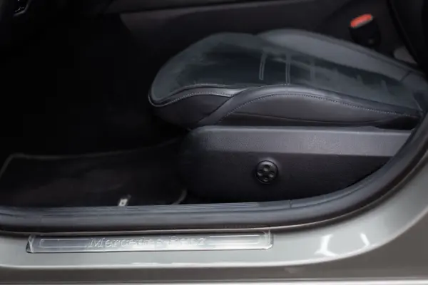 Mercedes-Benz C 300 e 9G-TRONIC Edition AMG Line 24