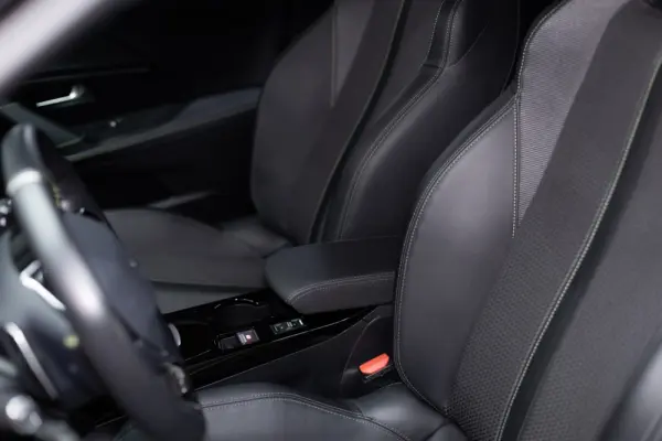 Peugeot 2008 1.5 BlueHDi GT Line EAT8 43