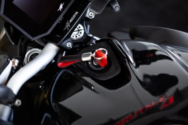 MV Agusta Brutale R 24