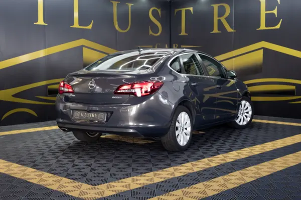 Opel Astra 1.4 T Selection GPL 6