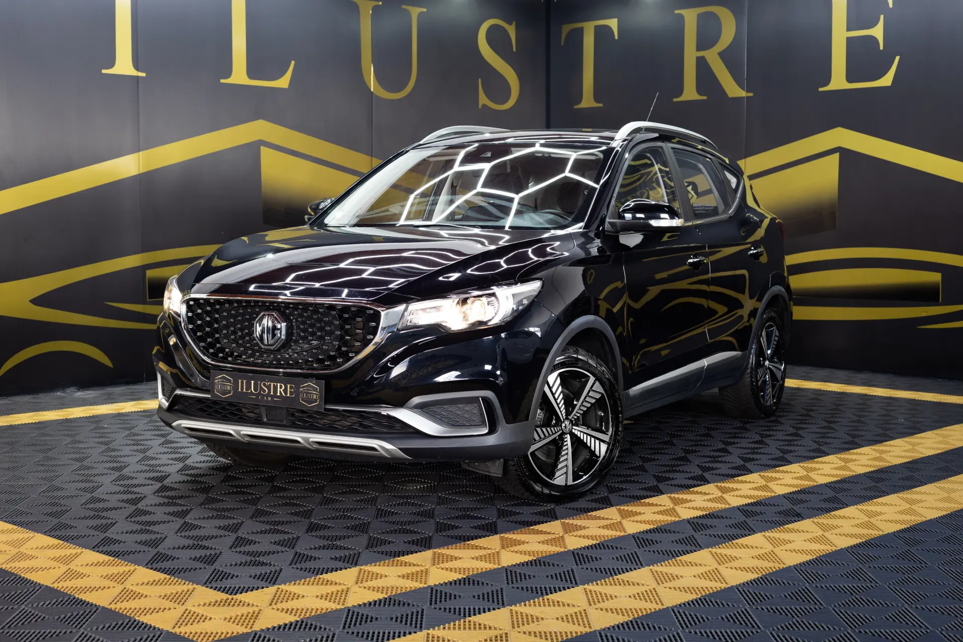 MG ZS EV 44.5 kWh Luxury 1