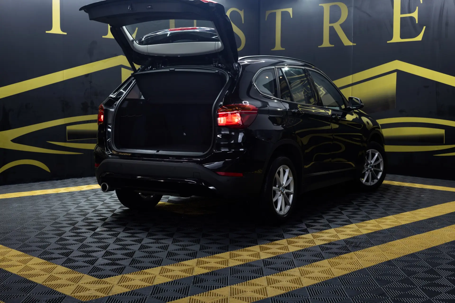 BMW X1 16 d sDrive Line Sport Auto 7