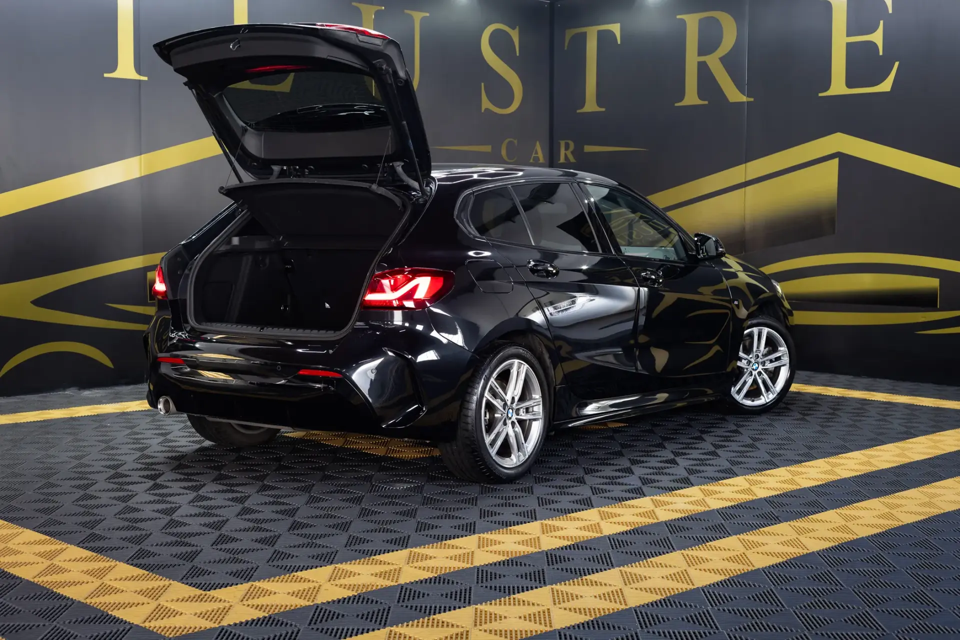 BMW 116 d Pack M 7