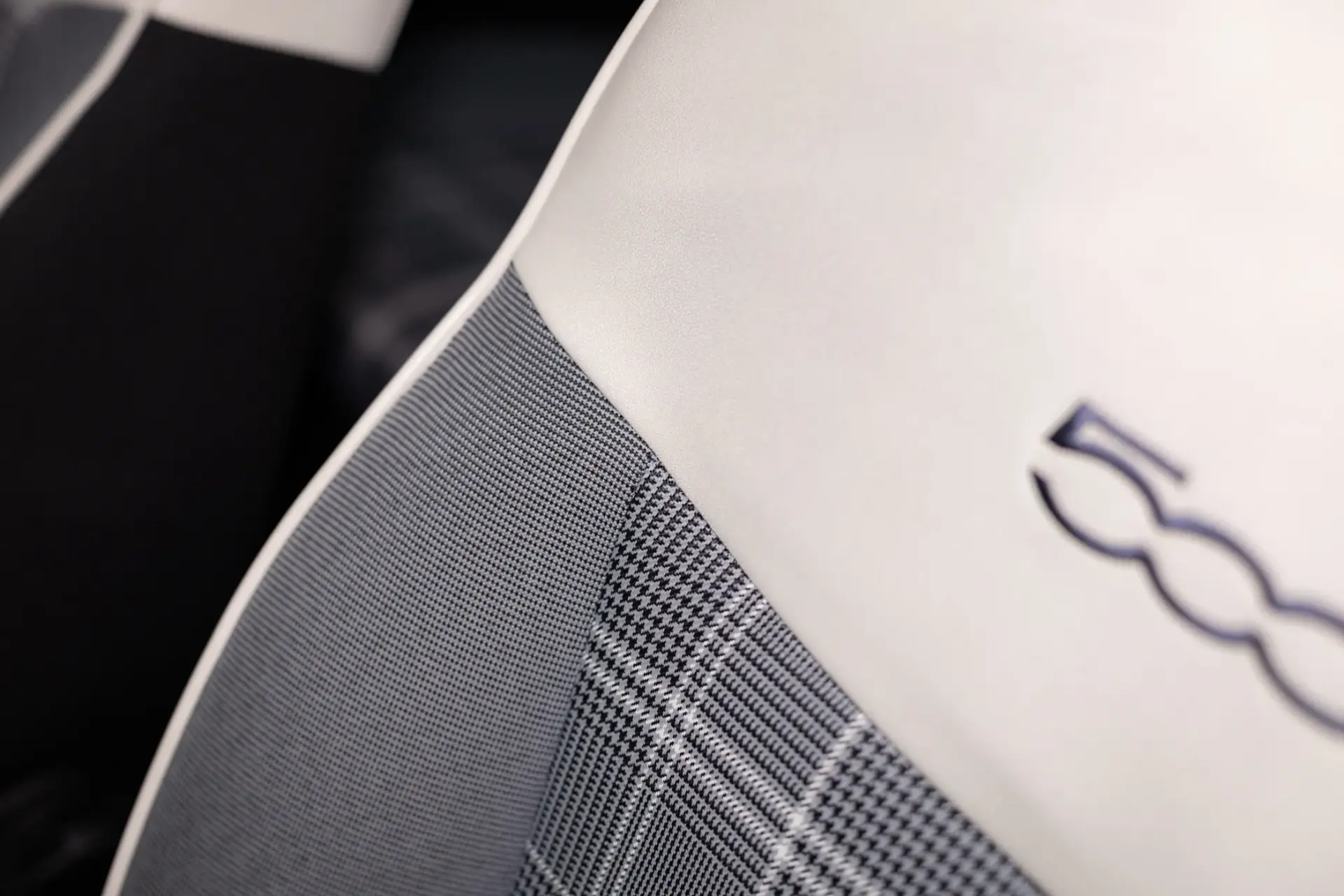 Fiat 500 1.0 Hybrid Lounge 23