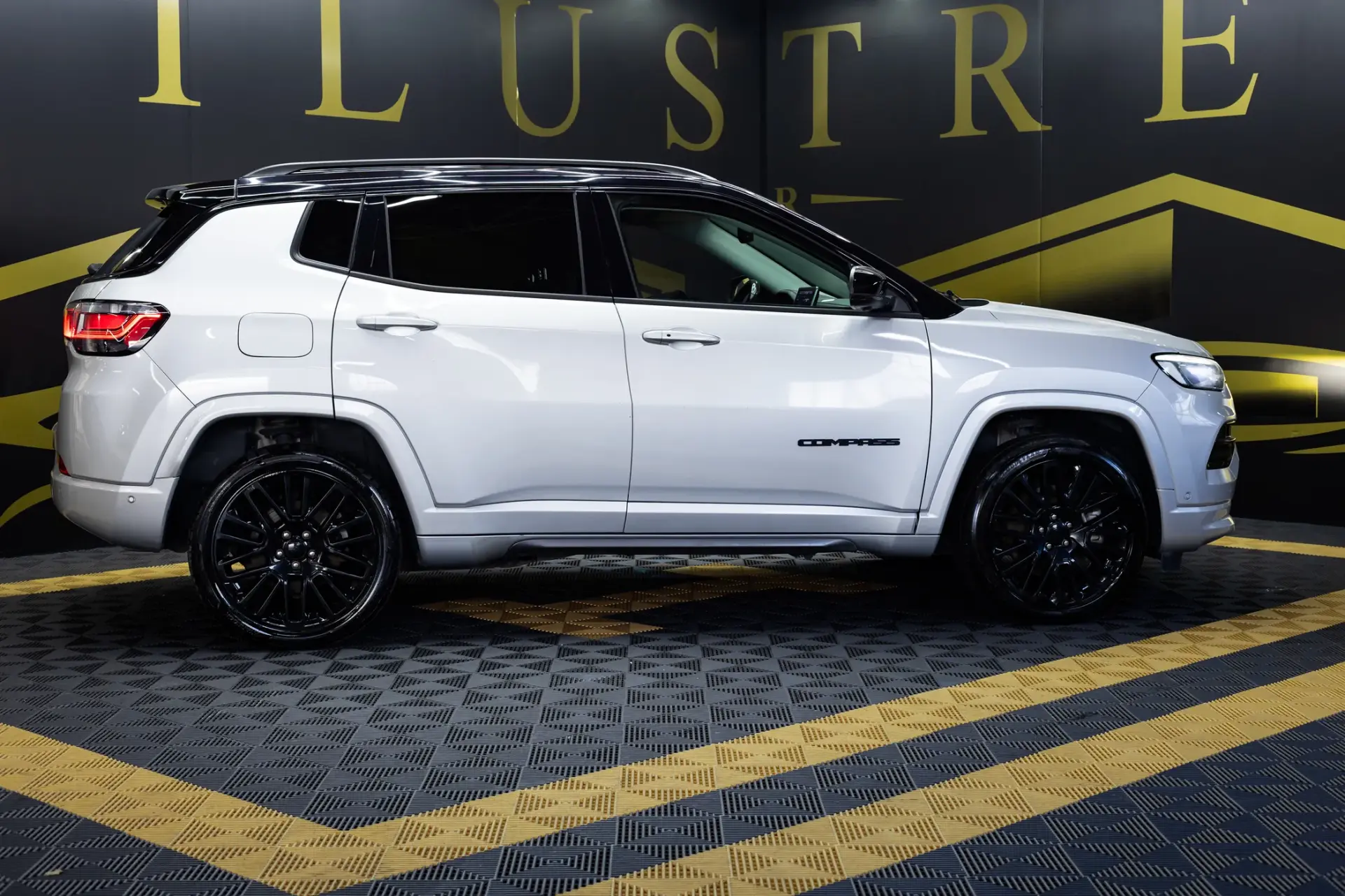 Jeep Compass 1.3 TG S 4