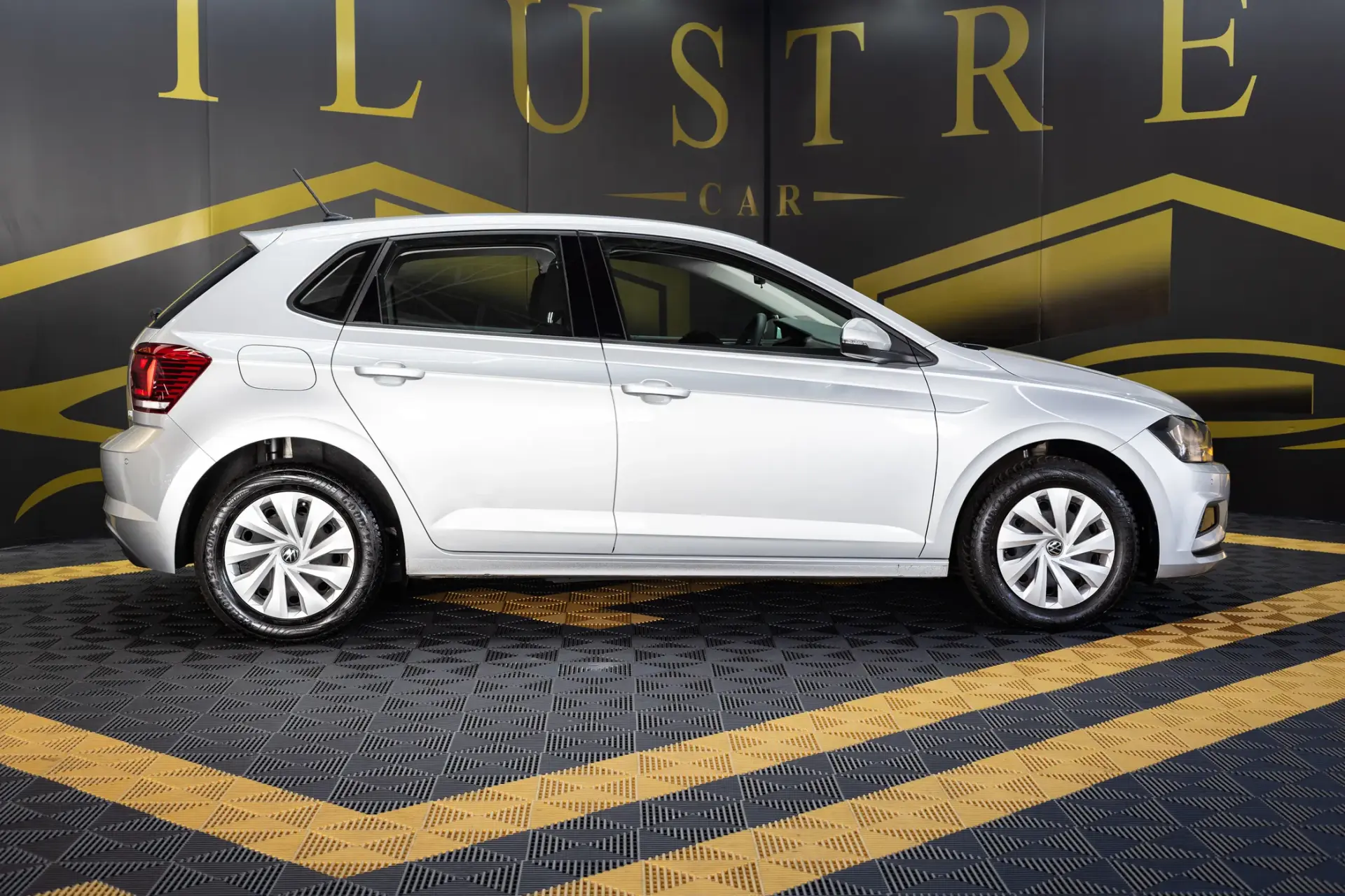 Volkswagen Polo 1.0 TSI Confortline 4