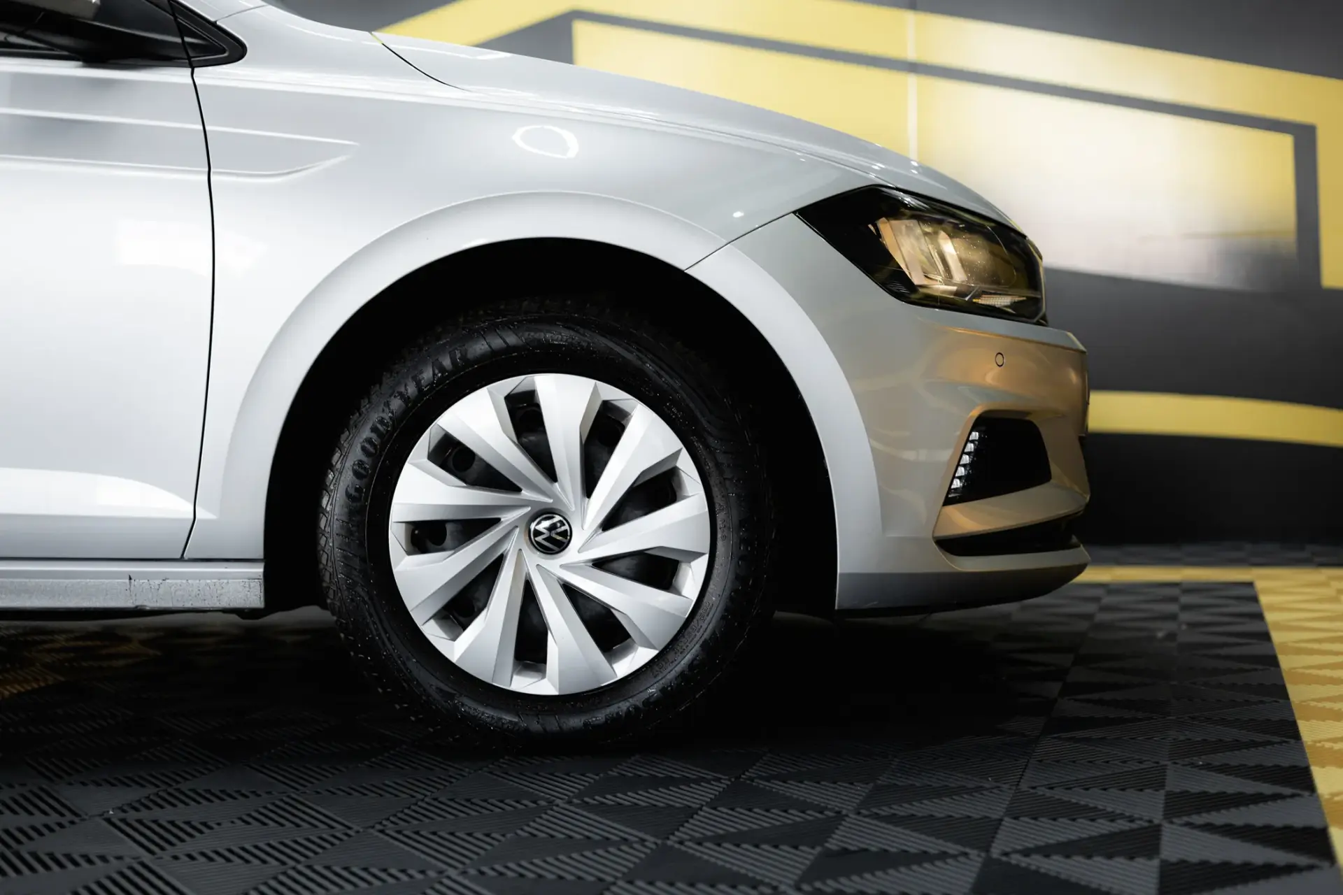 Volkswagen Polo 1.0 TSI Confortline 12