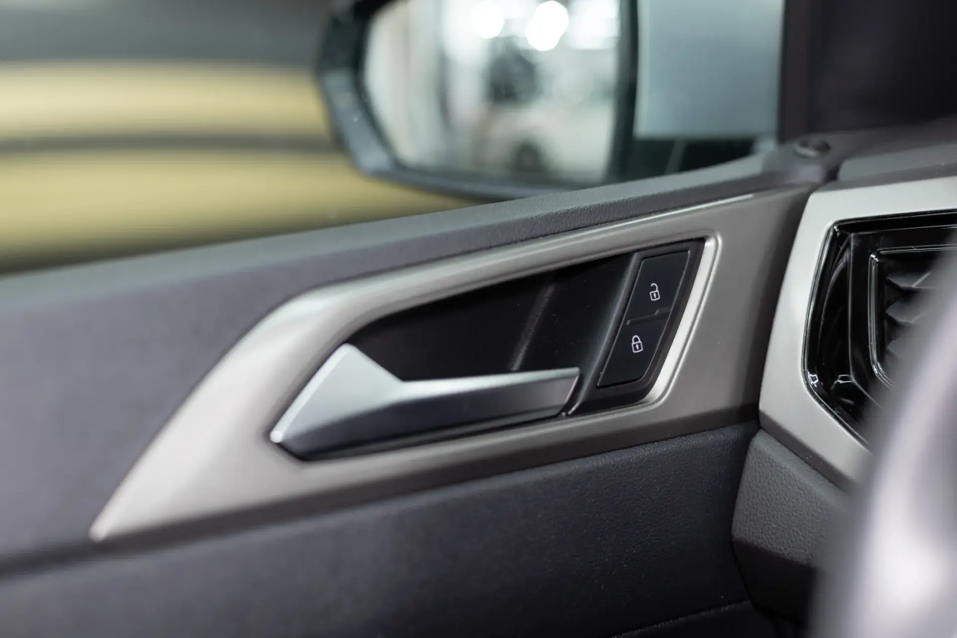 Volkswagen Polo 1.0 TSI Confortline 37