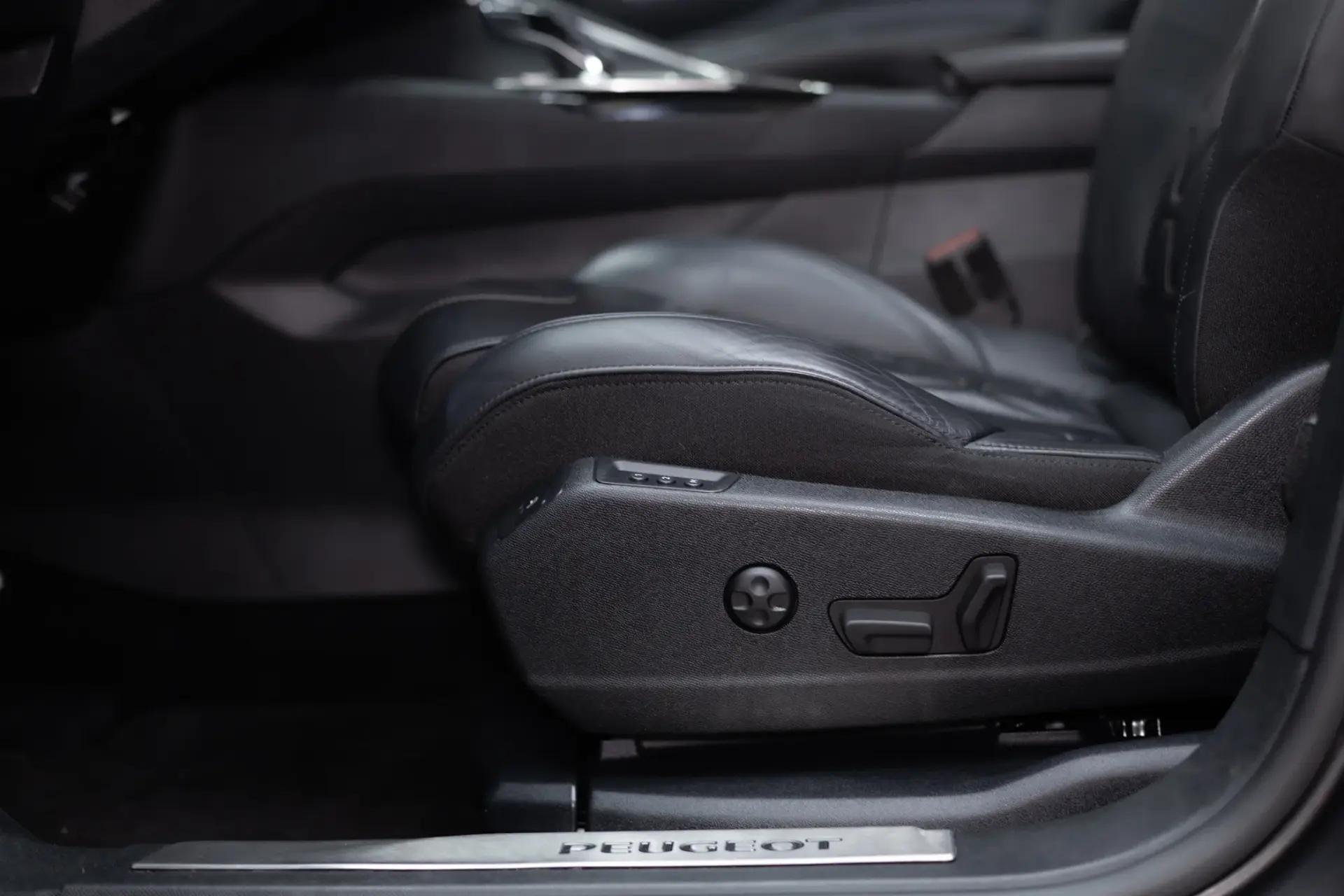 Peugeot 5008 1.5 BlueHDi GT Line EAT8 26