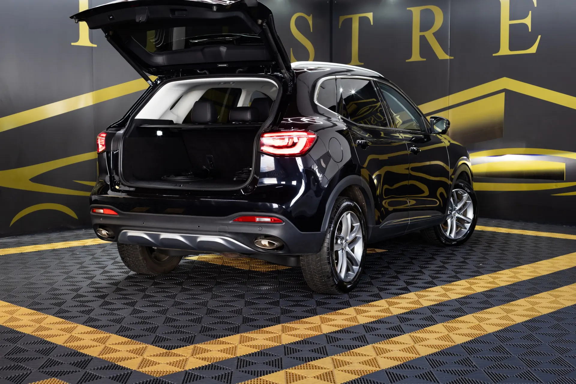 MG EHS 1.5 T-GDI Plug-in Hybrid Luxury 7