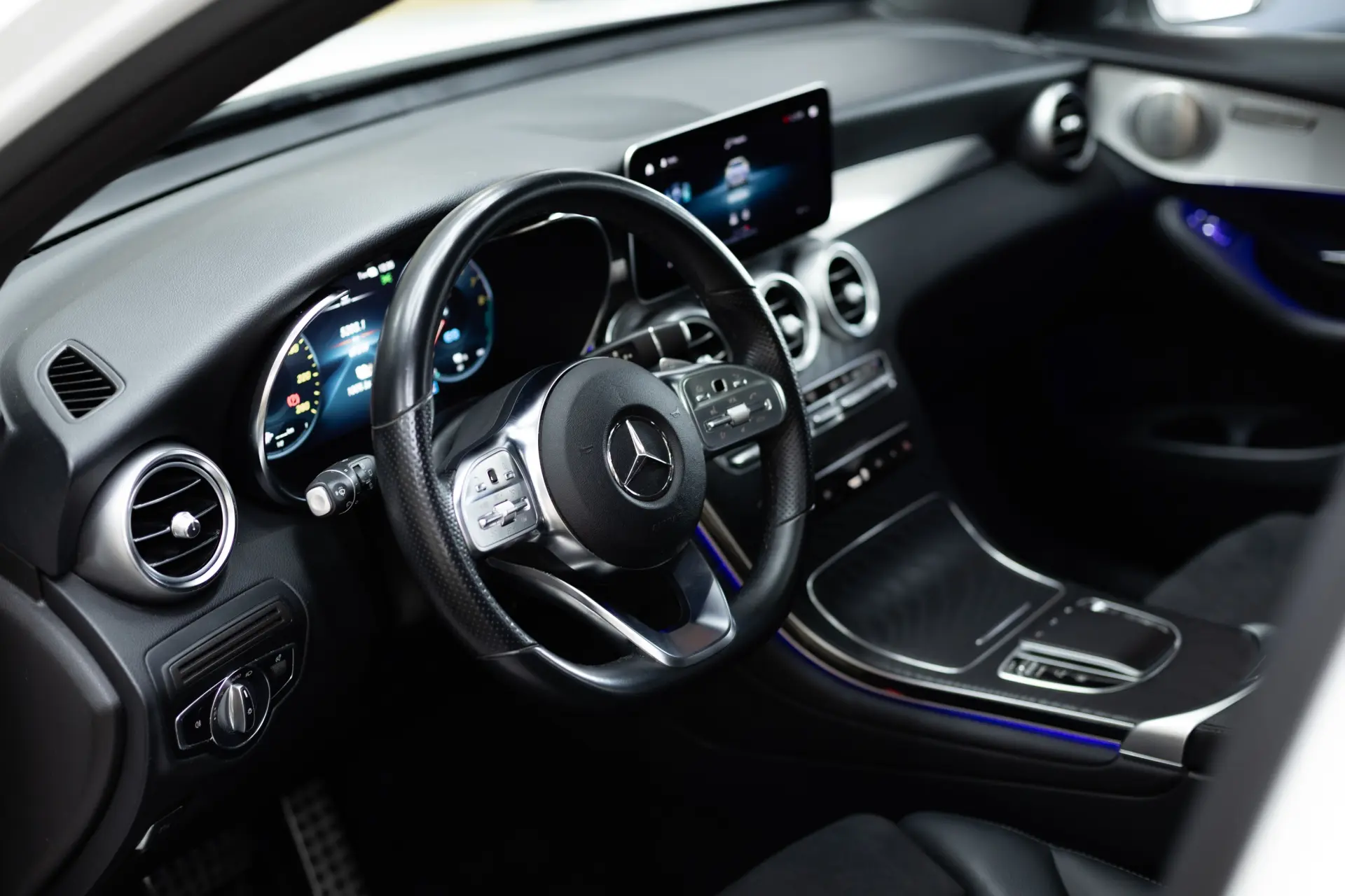 Mercedes-Benz GLC 300 e 4Matic 23