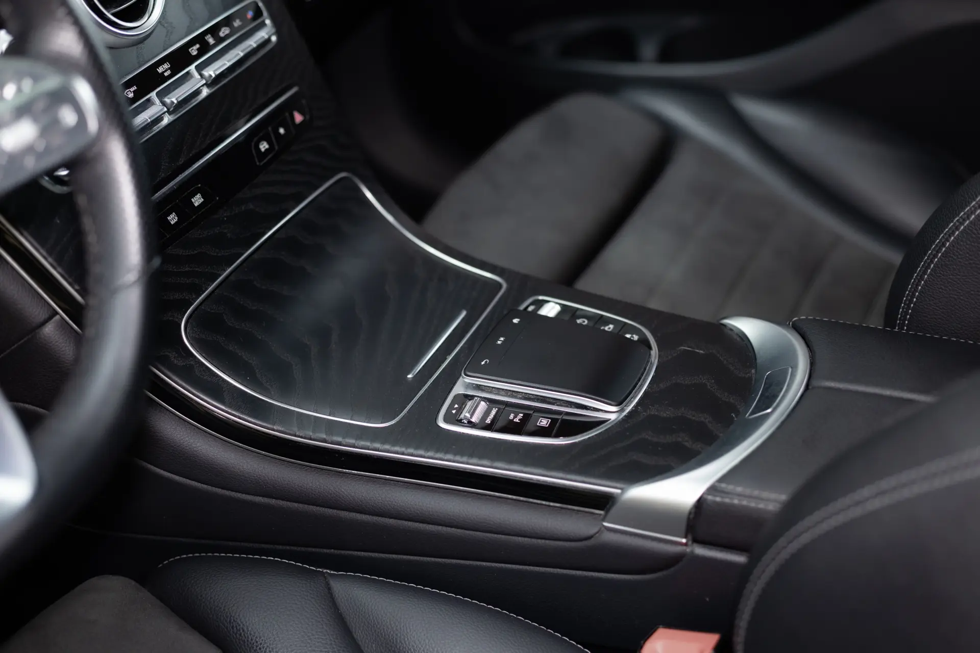 Mercedes-Benz GLC 300 e 4Matic 28