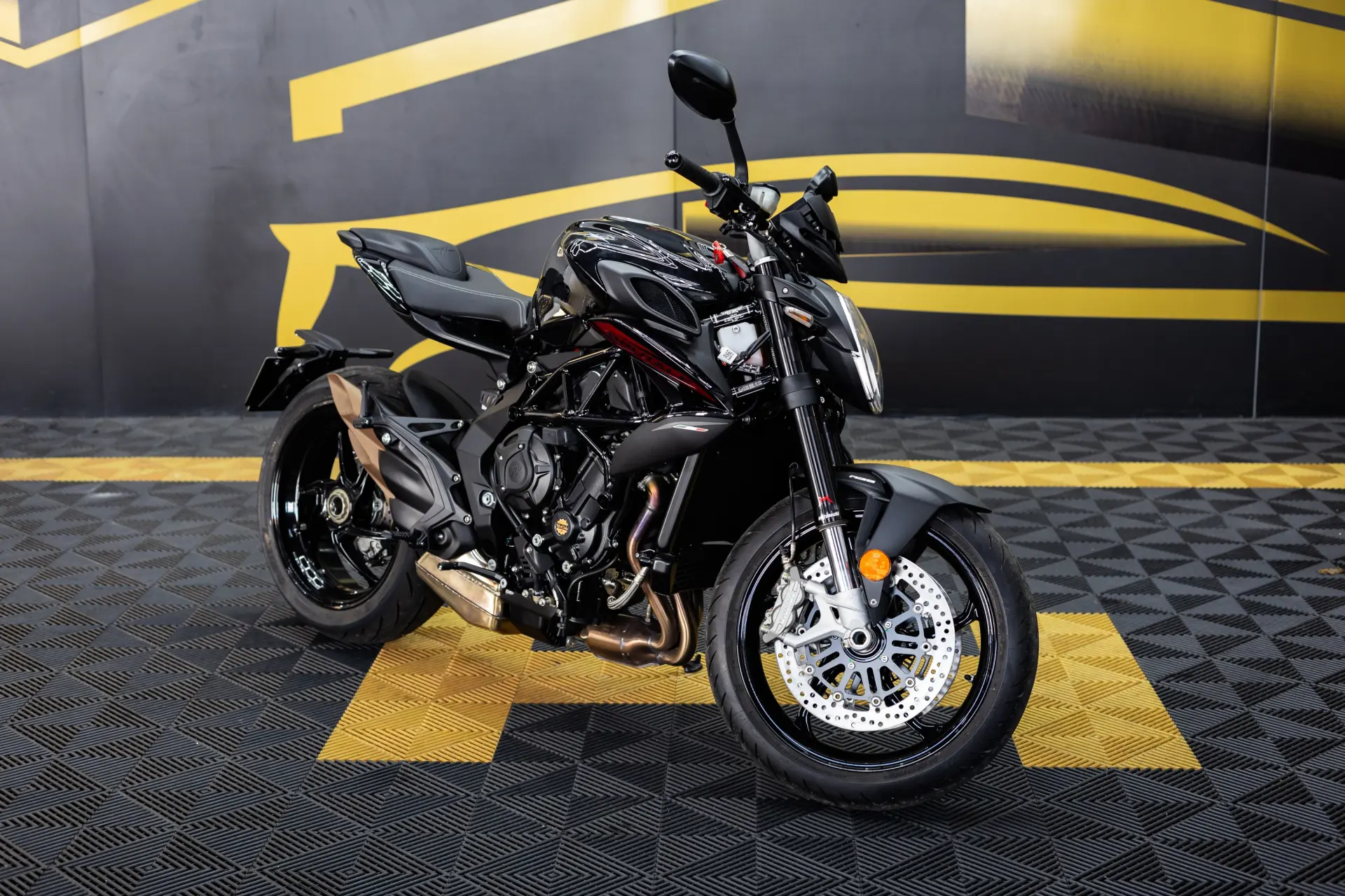 MV Agusta Brutale R 1