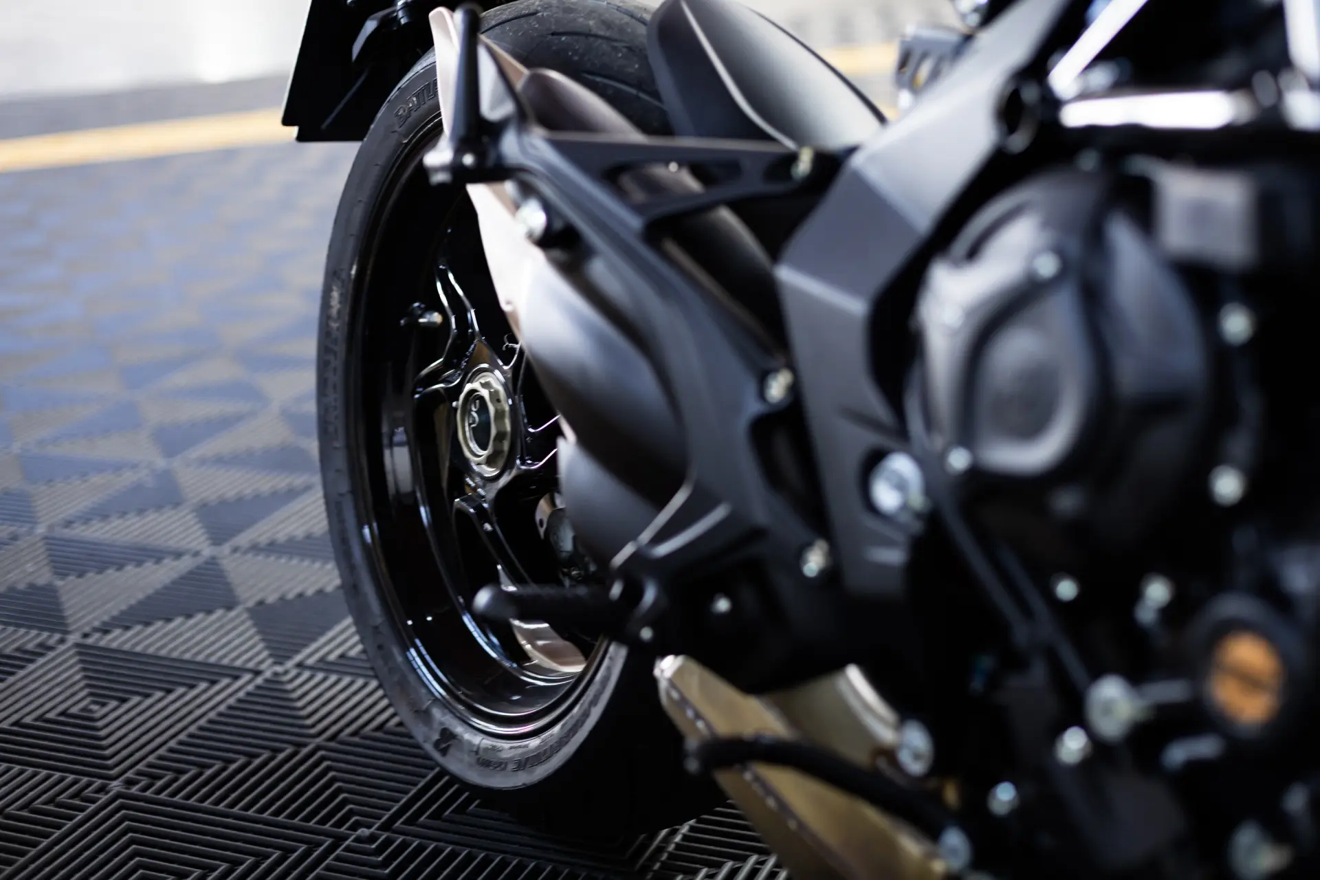 MV Agusta Brutale R 8