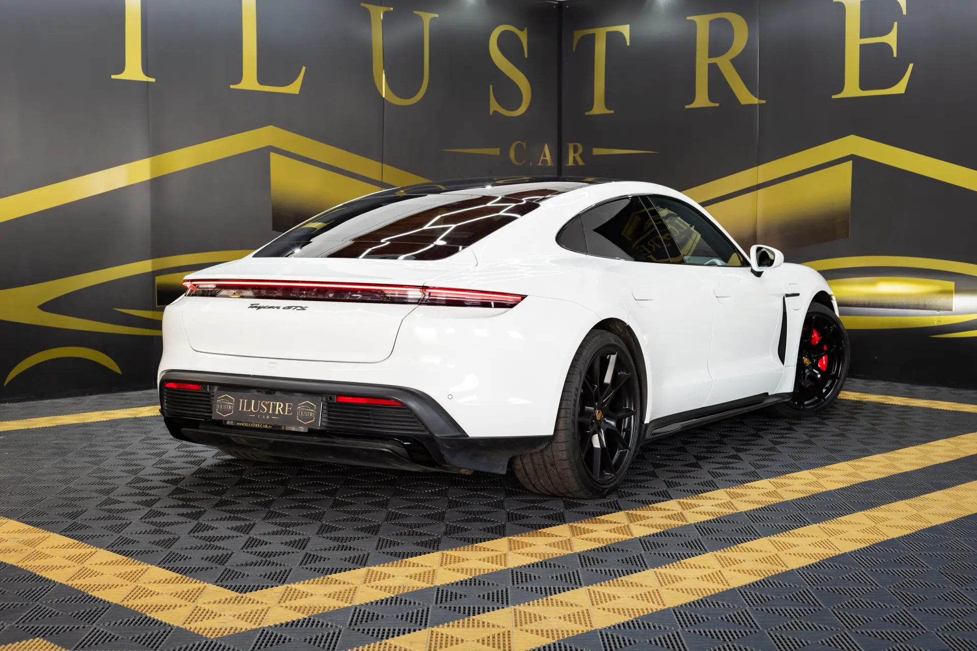 Porsche Taycan GTS 6