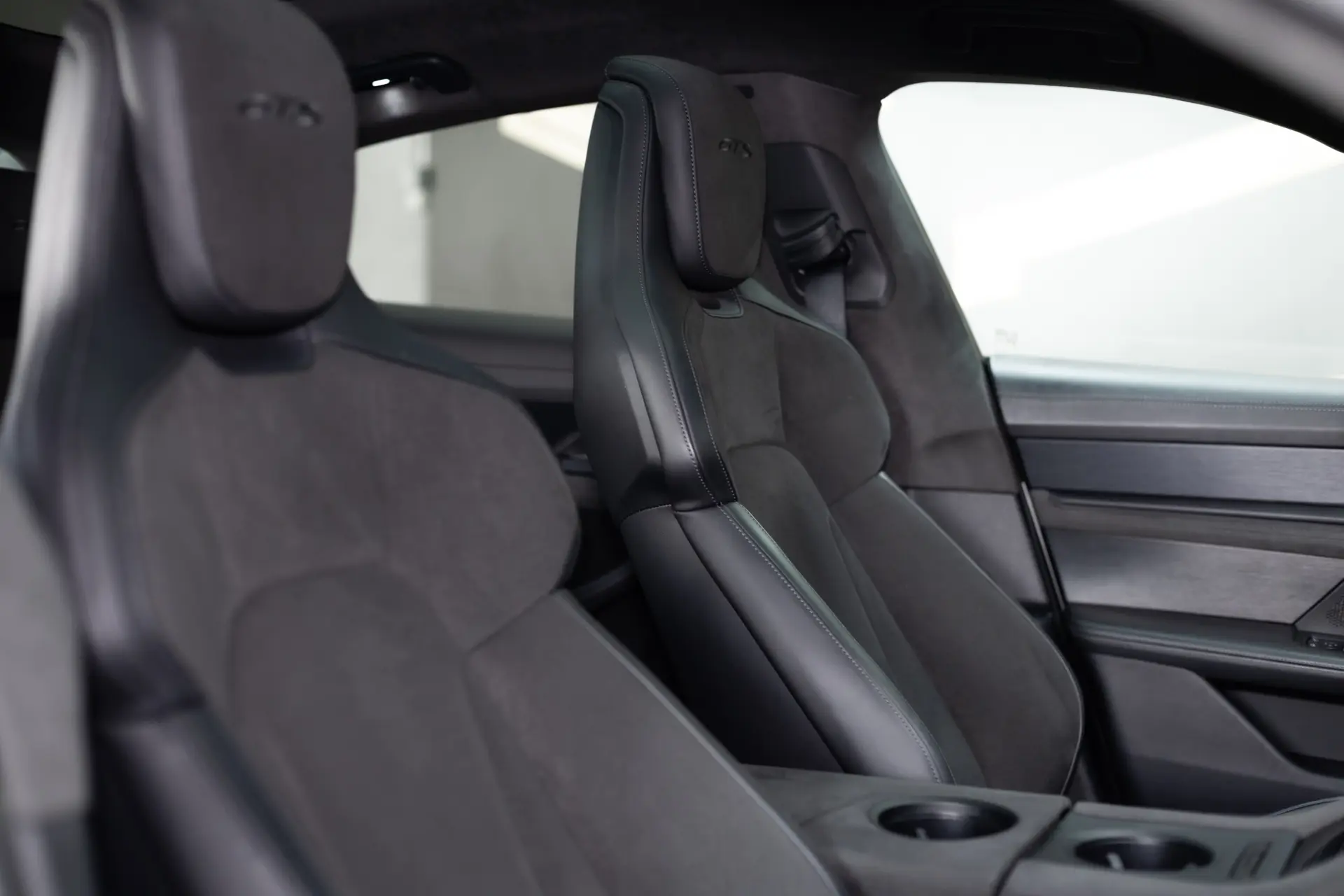 Porsche Taycan GTS 19