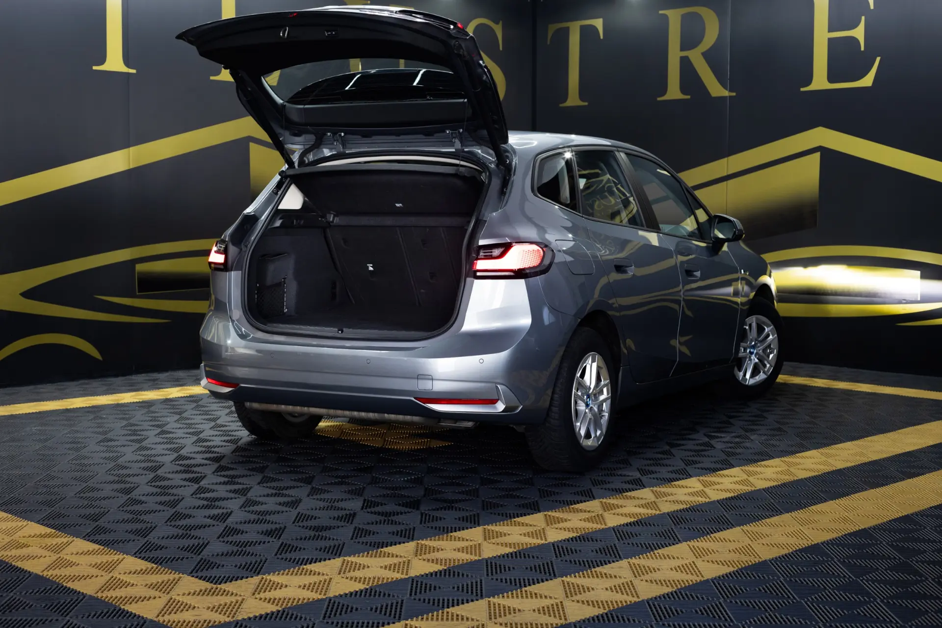 BMW 225xe Active Tourer e xDrive Line Luxury 7