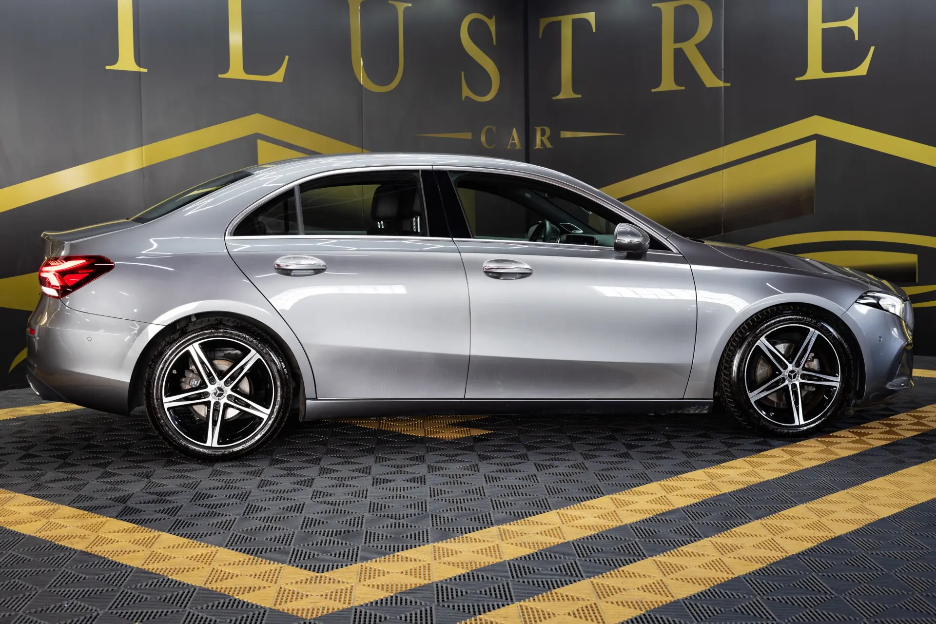 Mercedes-Benz A 180 Limousine d Progressive Aut. 4