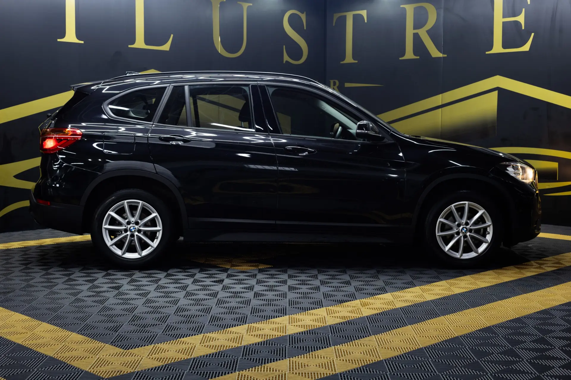 BMW X1 16 d sDrive Line Sport Auto 4