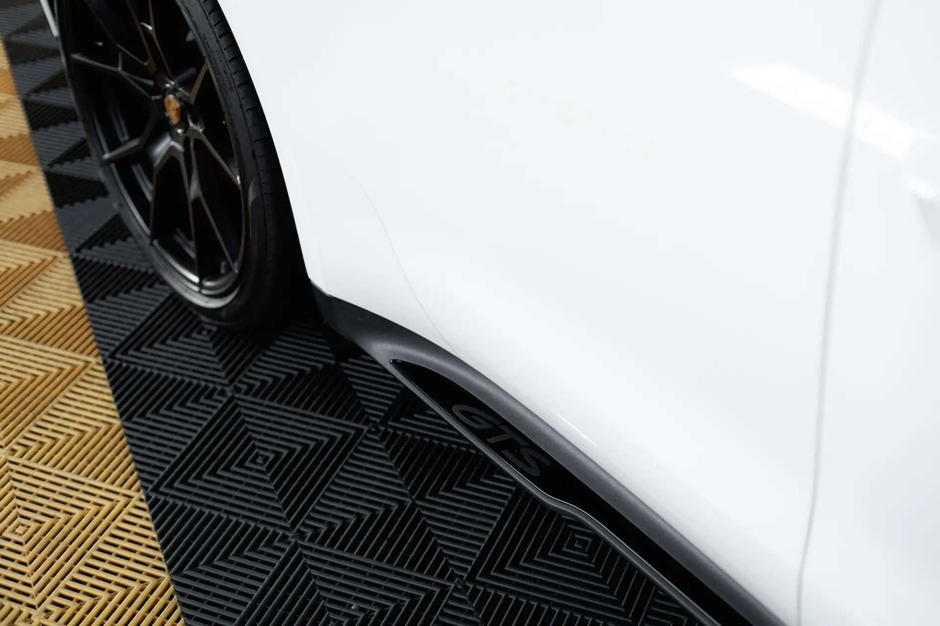 Porsche Taycan GTS 11