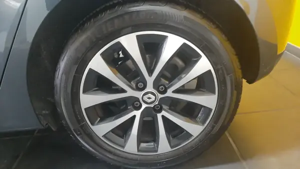 Renault Clio TCe 90 Bi-Fuel Intens 8