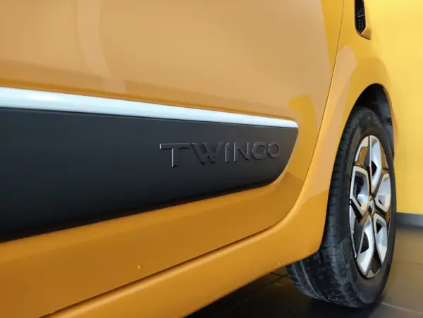 Renault Twingo 1.0 SCe Intens 4