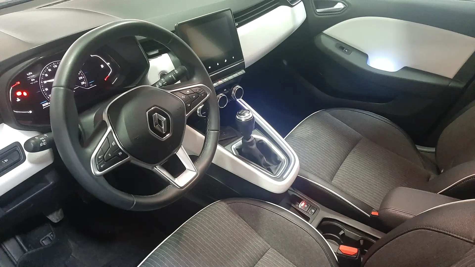 Renault Clio TCe 90 Bi-Fuel Intens 6