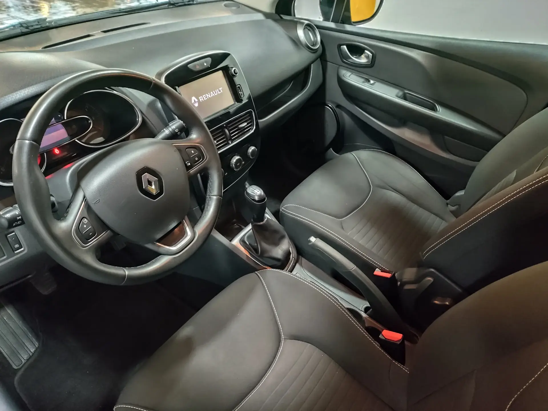 Renault Clio Sport Tourer 0.9 TCe Limited 10