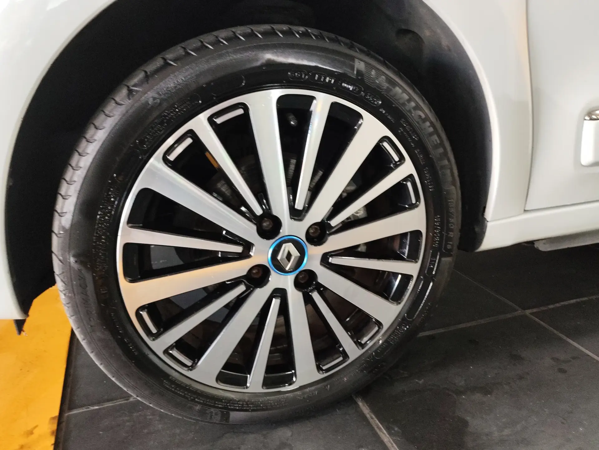 Renault Twingo 22 Techno Eletric 100% 2