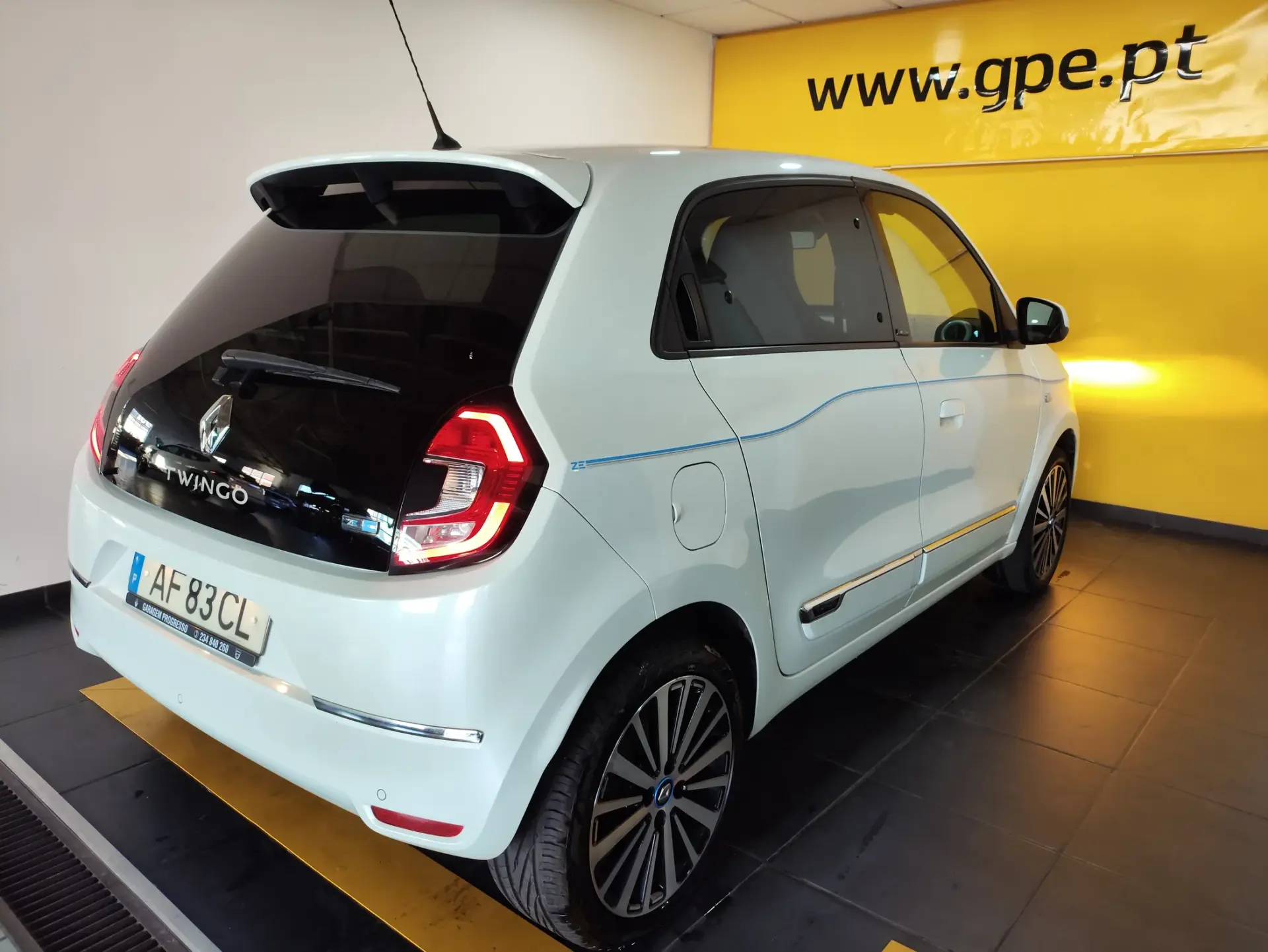 Renault Twingo 22 Techno Eletric 100% 4