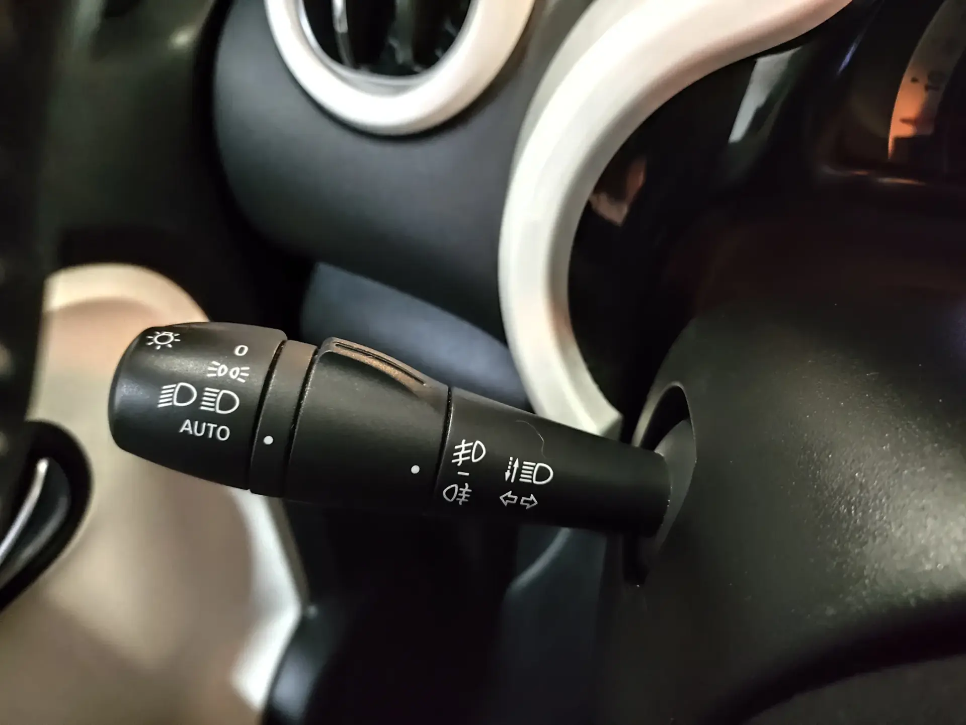 Renault Twingo 1.0 SCe Limited EDC 28