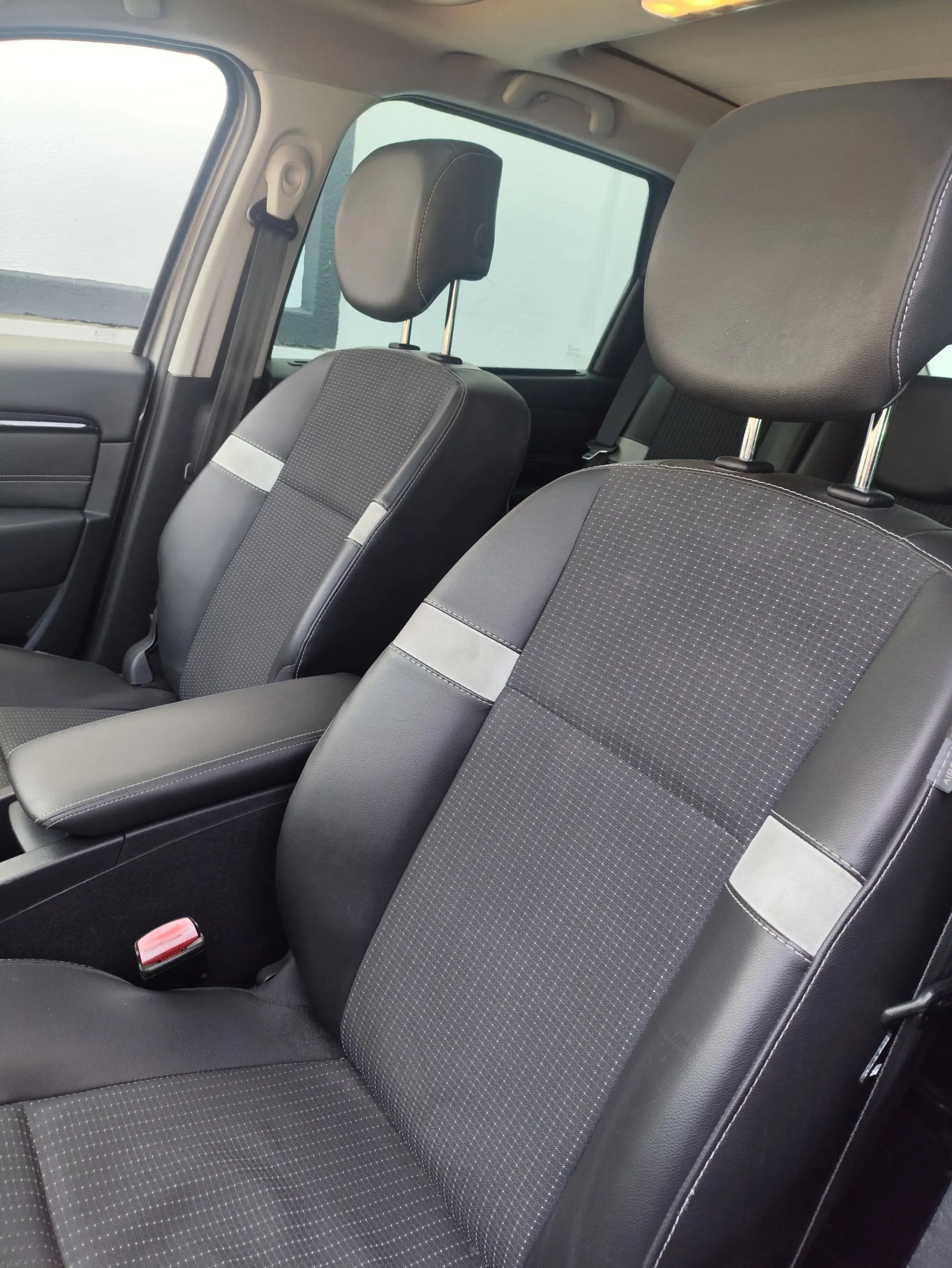 Renault Scénic 1.5 dCi Exclusive SS 2