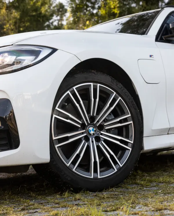 BMW 330 e Pack M Auto 29