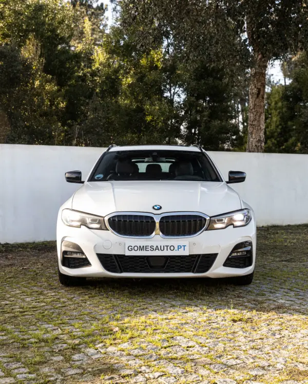 BMW 330 e Pack M Auto 3