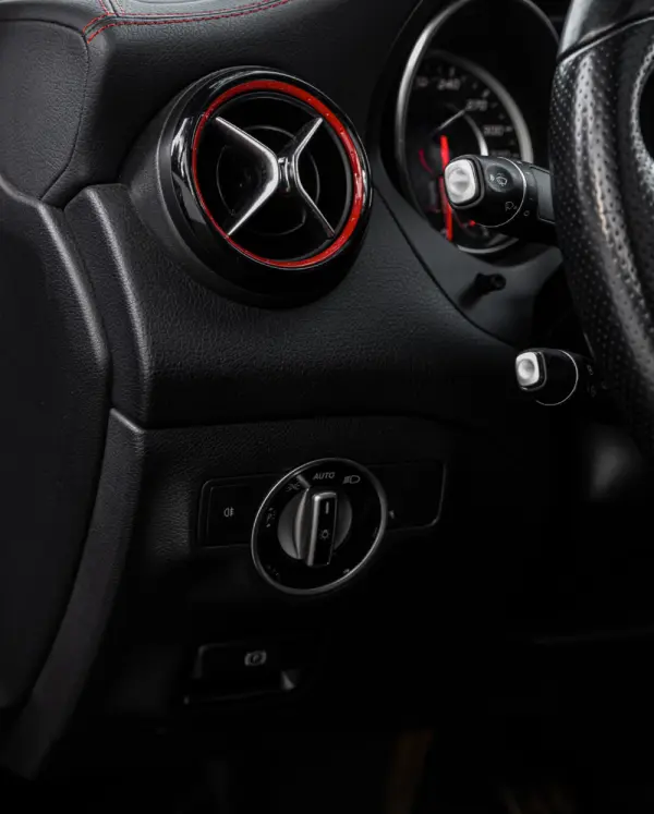 Mercedes-Benz CLA 45 AMG 4-Matic (2016-2018) 12