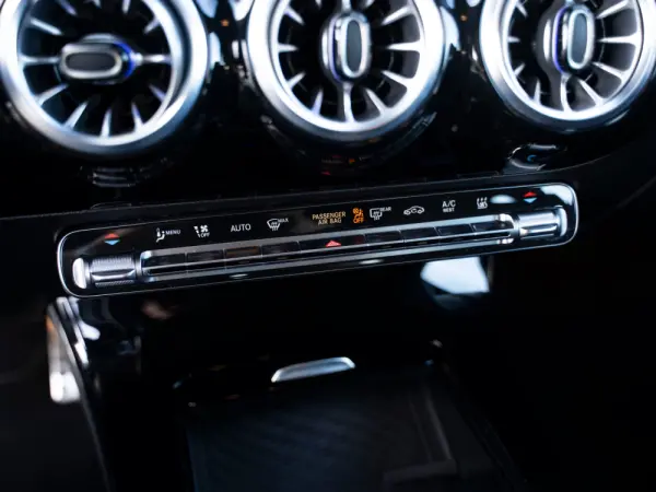 Mercedes-Benz CLA 250 e Shooting Brake AMG Line 19