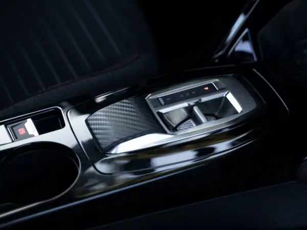 Peugeot e-2008 50 kWh GT Pack 6