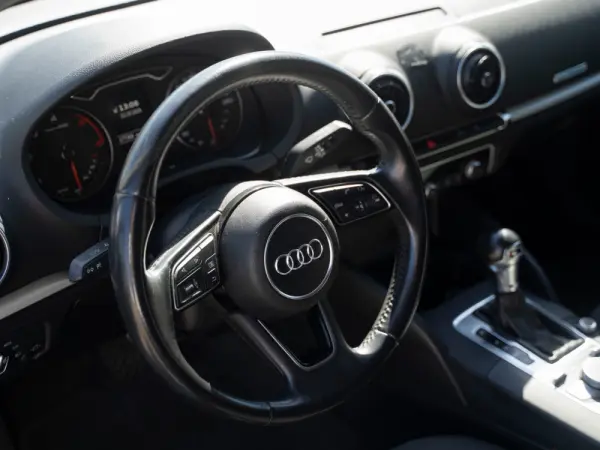 Audi A3 Sportback 1.6 TDI S-line 30