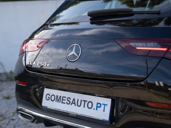 Mercedes-Benz CLA 250 e Shooting Brake AMG Line 4
