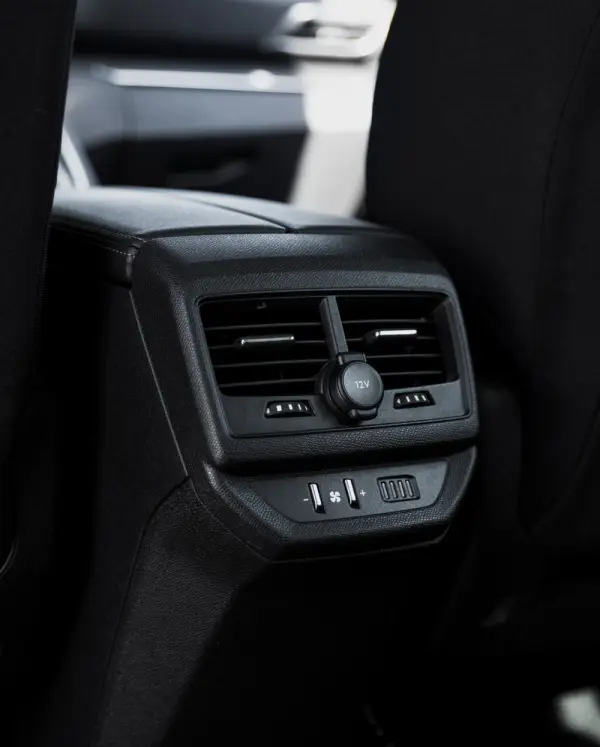 Peugeot 2008 1.2 PureTech Allure EAT8 23