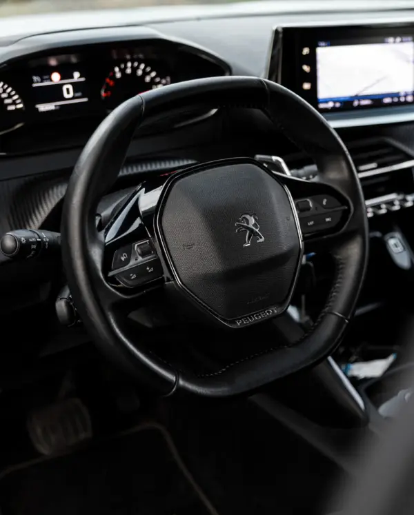 Peugeot 2008 PureTech 130 EAT8 Allure 16