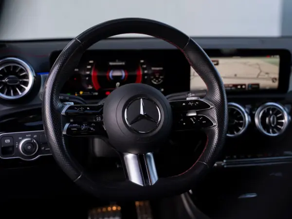 Mercedes-Benz CLA 250 e Shooting Brake AMG Line 24