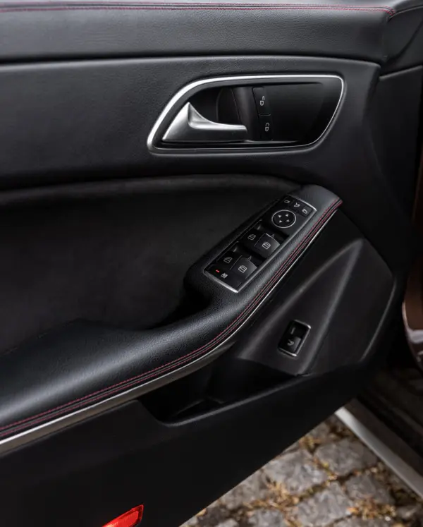 Mercedes-Benz CLA 45 AMG 4-Matic (2016-2018) 10