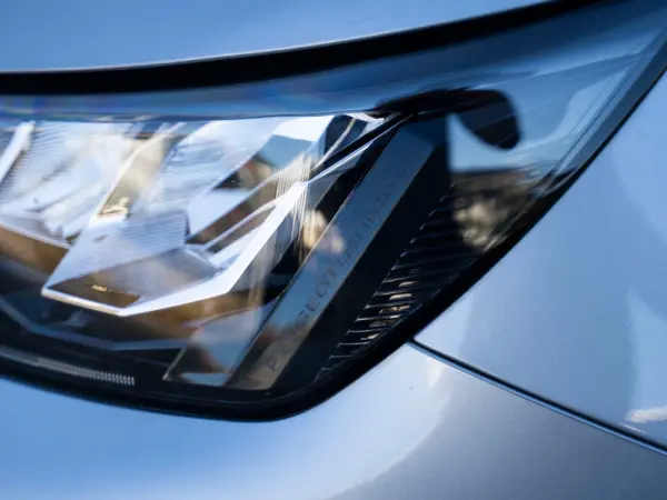 Peugeot e-2008 50 kWh GT Pack 33