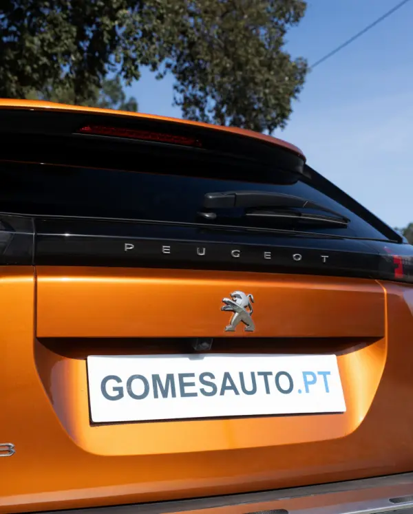 Peugeot 2008 1.2 PureTech Allure EAT8 4