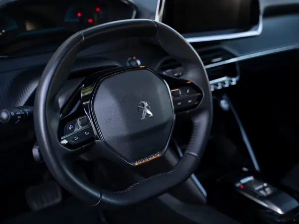 Peugeot e-2008 50 kWh GT Pack 16
