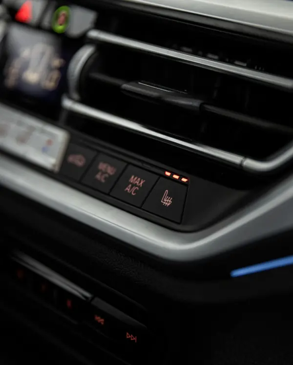 BMW 330 e Pack M Auto 18